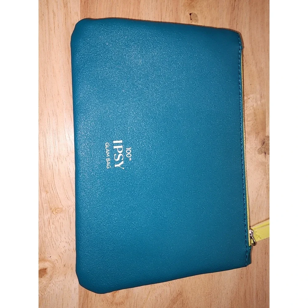 Ipsy 100th‎ Bag Zipper Makeup Bag Green and Silver